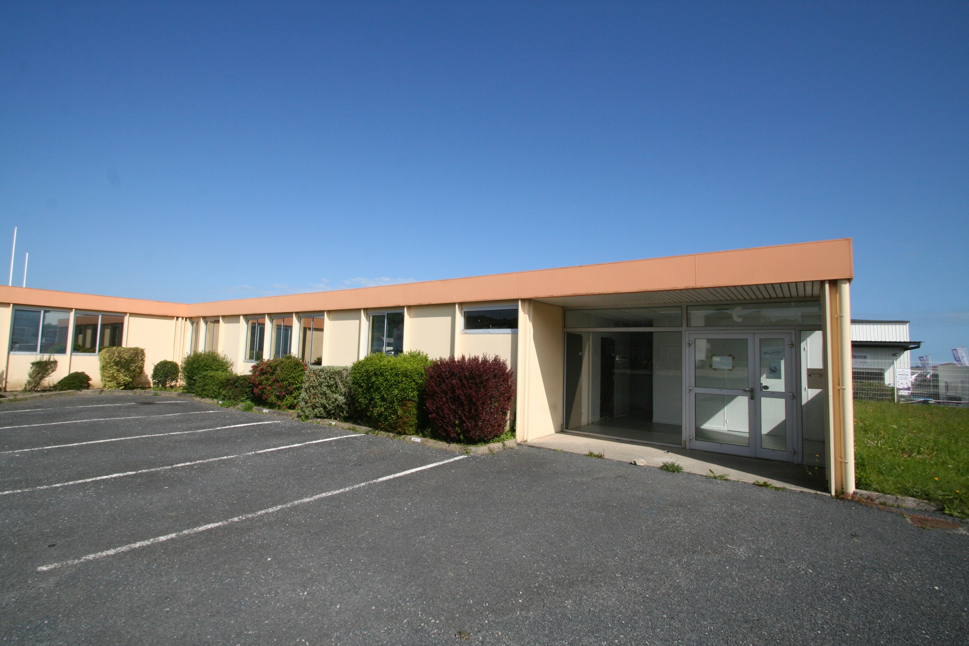 vente immobilier professionnel MURS COMMERCIAUX/BUREAUX 215 M² LOUÉ A